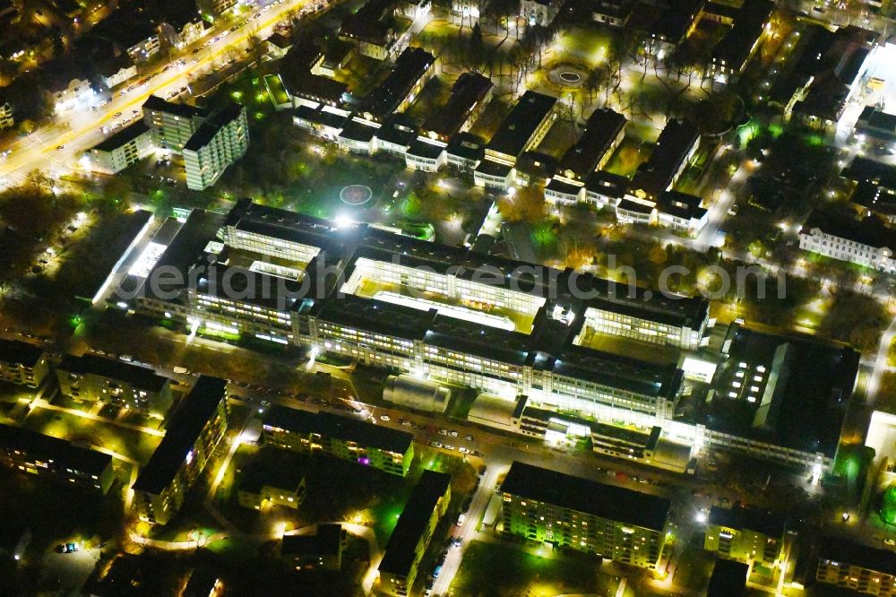 Aerial image at night Berlin - Night lighting Hospital grounds of the Clinic Vivantes Klinikum Neukoelln on Rudower Strasse in the district Neukoelln in Berlin, Germany