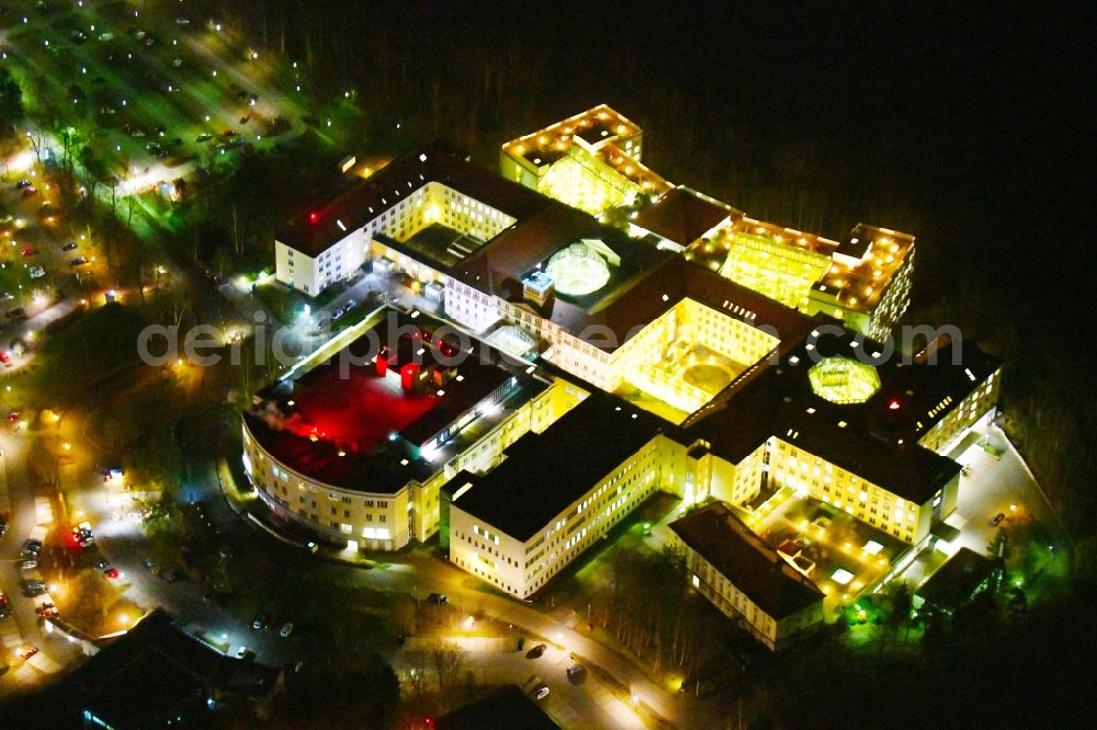 Aerial photograph at night Bad Berka - Night lighting Hospital grounds of the Clinic Zentralklinik Bad Berka on Robert-Koch-Allee in Bad Berka in the state Thuringia, Germany