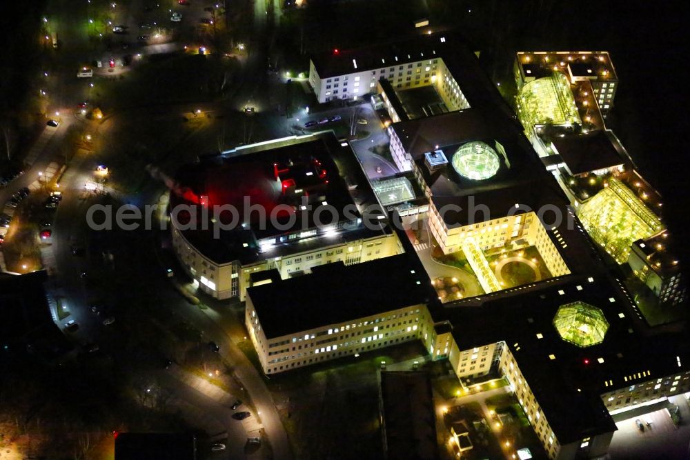 Bad Berka at night from the bird perspective: Night lighting Hospital grounds of the Clinic Zentralklinik Bad Berka on Robert-Koch-Allee in Bad Berka in the state Thuringia, Germany