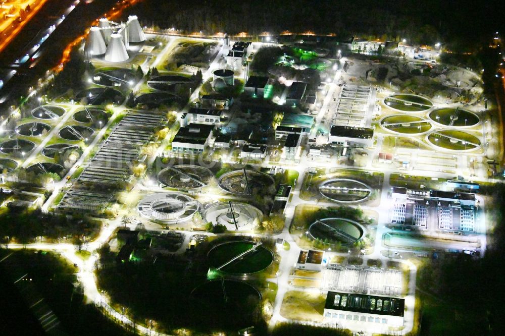 München at night from above - Night lighting sewage treatment basins and purification stages of Klaeranlage Muenchen Gut Grosslappen on Freisinger Landstrasse in Munich in the state Bavaria, Germany