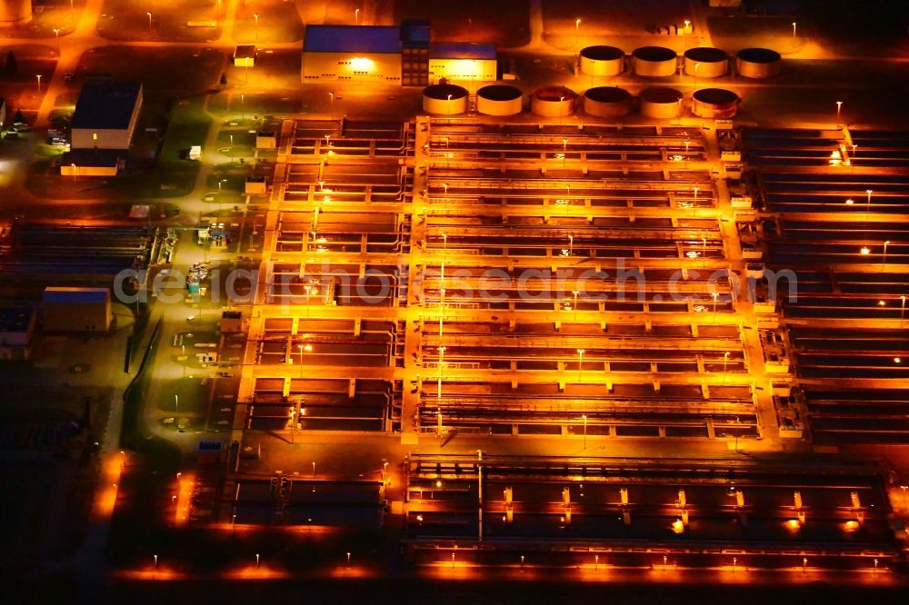 Wandlitz at night from the bird perspective: Night lighting sewage works Basin and purification steps for waste water treatment in Schoenerlinde in the state Brandenburg, Germany