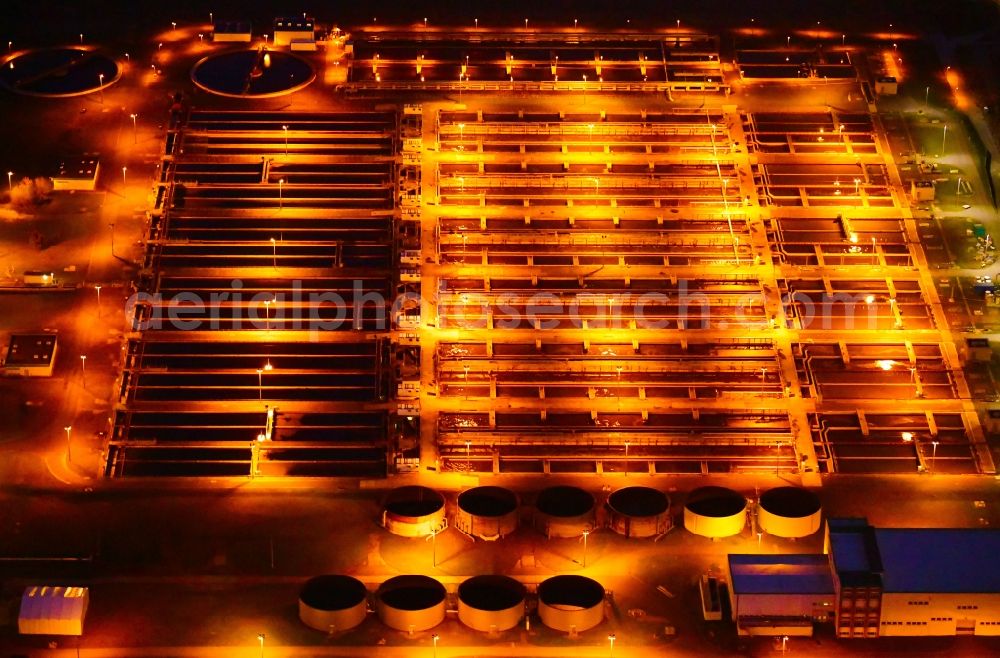 Wandlitz at night from the bird perspective: Night lighting sewage works Basin and purification steps for waste water treatment in Schoenerlinde in the state Brandenburg, Germany