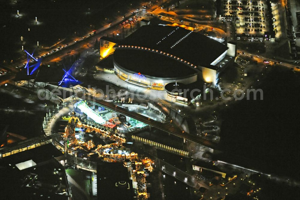 Aerial image at night Oberhausen - Nachtaufnahme: Multifunktionshalle / Mehrzweckhalle König-Pilsener Arena in der Neuen Mitte Oberhausen, nahe dem Einkaufszentrum CentrO in Nordrhein-Westfalen. Night shot: Multi-purpose hall Koenig Pilsener Arena in the new cntre Oberhausen, near by the shopping enter CentrO in North Rhine-Westphalia.