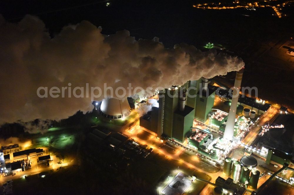 Aerial image at night Schkopau - Night lighting power plants and exhaust towers of thermal power station in the district Hohenweiden in Schkopau in the state Saxony-Anhalt, Germany