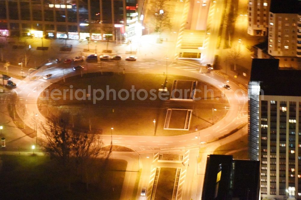 Aerial image at night Magdeburg - Night lighting Traffic management of the roundabout road on Universitaetsplatz in the district Alte Neustadt in Magdeburg in the state Saxony-Anhalt