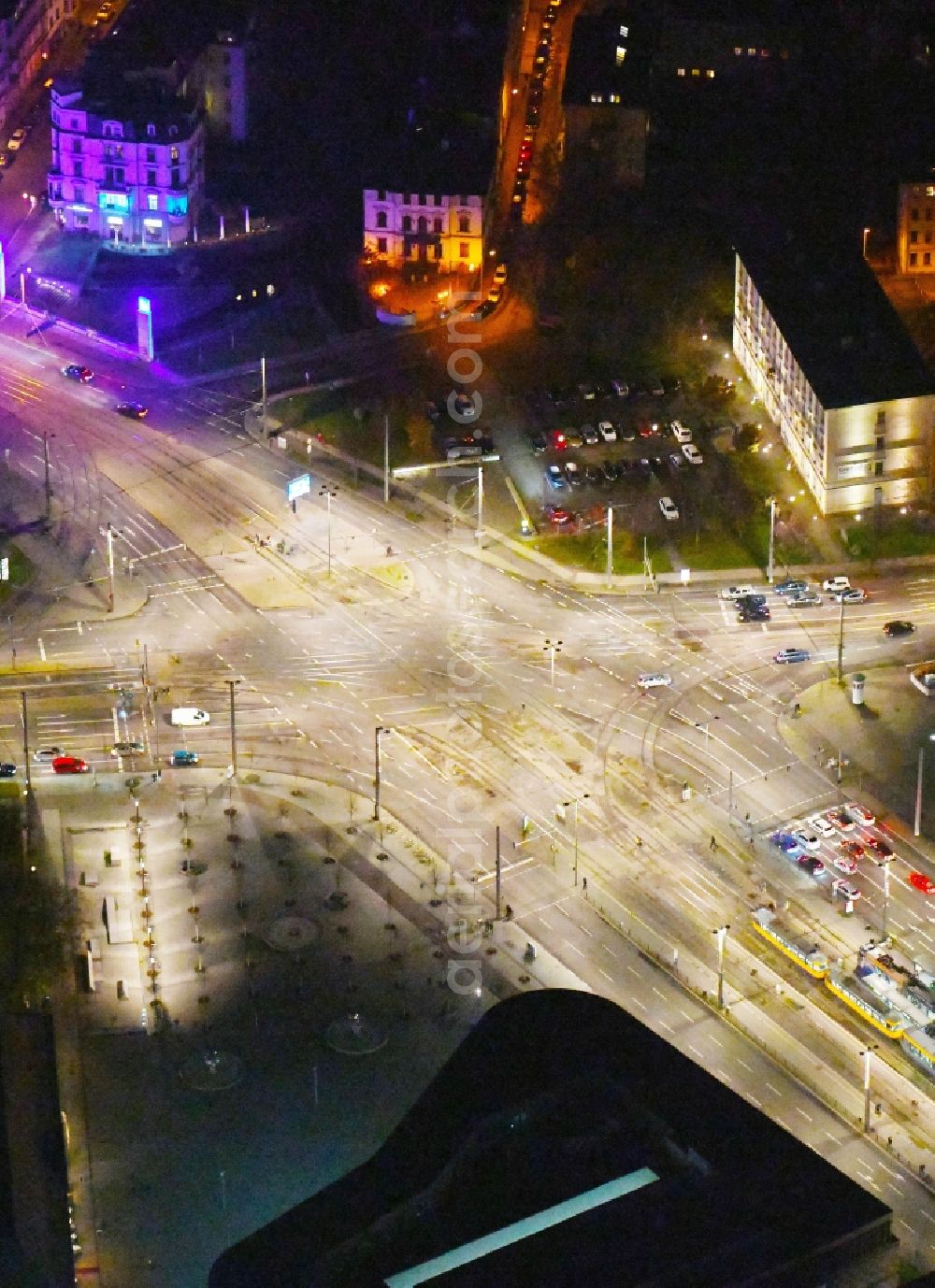 Aerial photograph at night Leipzig - Night lighting Road over the crossroads Goerdelerring - Troendlinring - Elstermuehlgraben in the district Mitte in Leipzig in the state Saxony, Germany