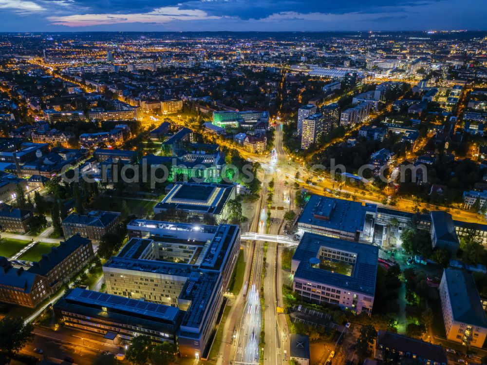 Dresden at night from the bird perspective: Night lighting road over the crossroads on street Bergstrasse - Fritz Foerster Platz in the district Suedvorstadt in Dresden in the state Saxony, Germany