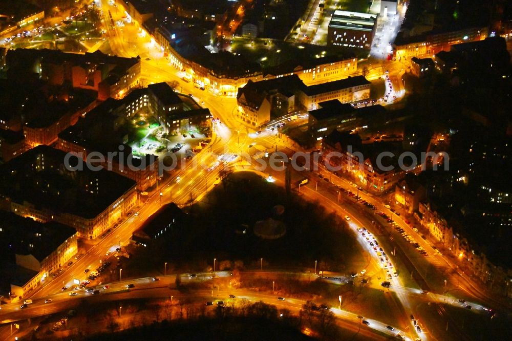 Aerial image at night Halle (Saale) - Night lighting Road over the crossroads Am Steintor in Halle (Saale) in the state Saxony-Anhalt, Germany