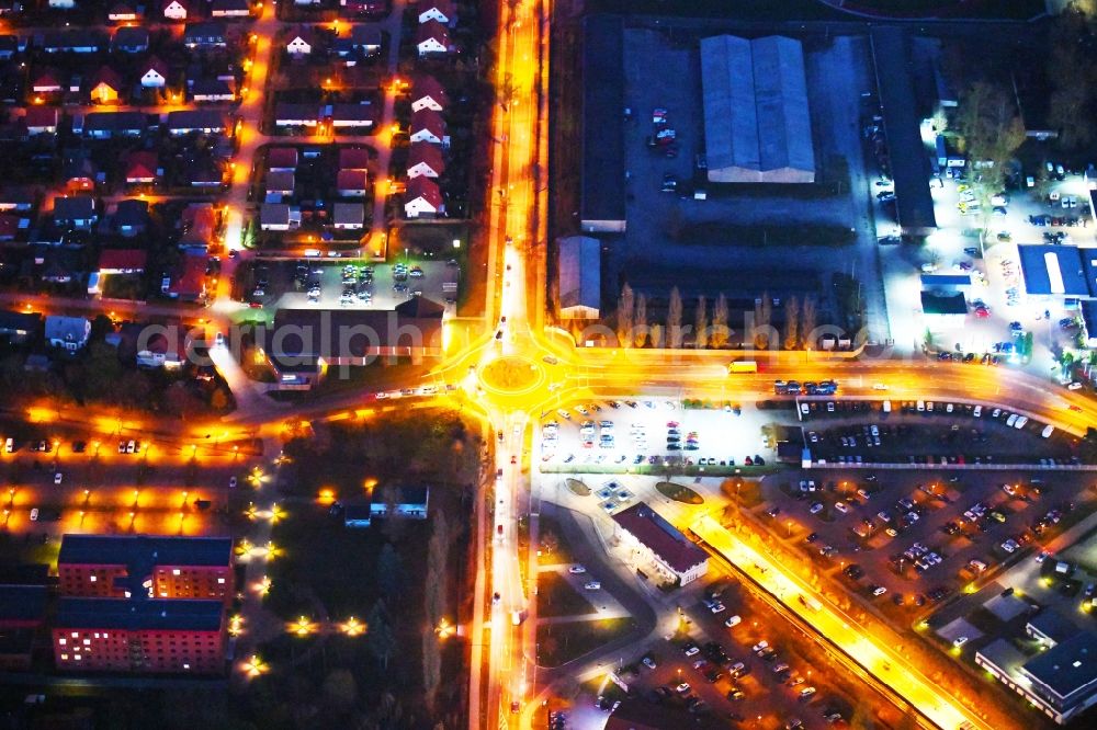 Aerial image at night Strausberg - Night lighting Road over the crossroads Wilkendorfer Weg - Proetzeler Chaussee in Strausberg in the state Brandenburg, Germany