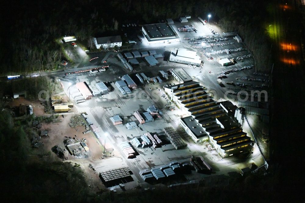 Aerial image at night Biederitz - Night lighting Bearing surface of Braas GmbH in the industrial area in the district Heyrothsberge in Biederitz in the state Saxony-Anhalt, Germany