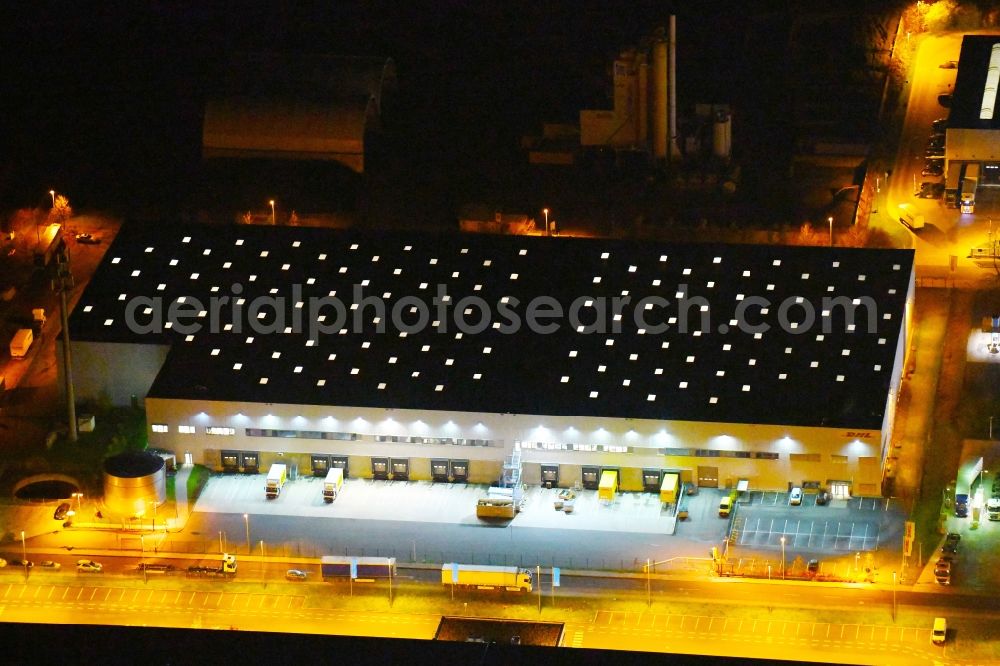 Aerial image at night Leipzig - Night lighting Warehouses and forwarding building of DHL Group - Deutsche Post AG on Schreinerweg - Boettcherweg in the district Nordwest in Leipzig in the state Saxony, Germany