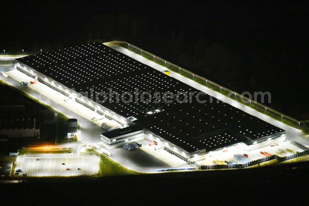 Eggolsheim at night from the bird perspective: Night lighting Warehouses and forwarding building of Lidl Vertriebs GmbH & Co. KG in Eggolsheim in the state Bavaria, Germany