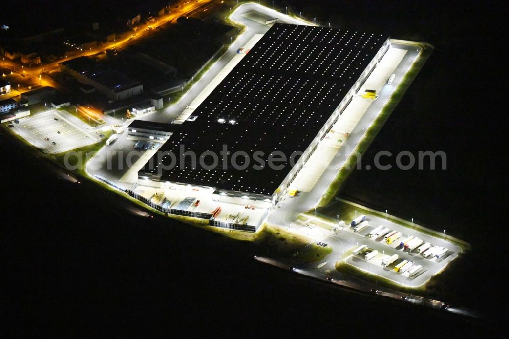 Eggolsheim at night from the bird perspective: Night lighting Warehouses and forwarding building of Lidl Vertriebs GmbH & Co. KG in Eggolsheim in the state Bavaria, Germany