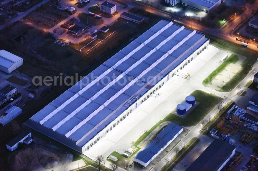 Hoppegarten at night from above - Night view warehouses and forwarding building in the district Dahlwitz-Hoppegarten in Hoppegarten in the state Brandenburg