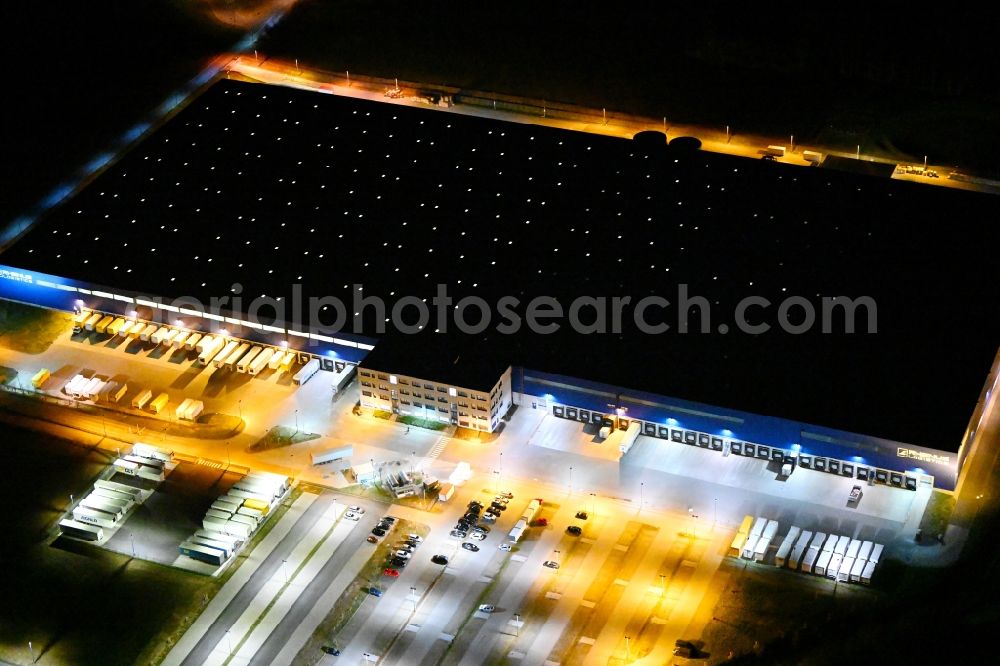 Aerial photograph at night Hörselgau - Night lighting warehouses and forwarding building of Rhenus SE & Co. KG in Hoerselgau in the state Thuringia, Germany