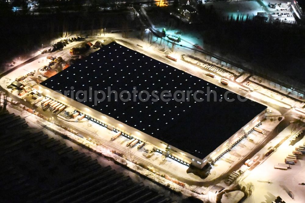 Aerial image at night Berlin - Night view warehouse complex-building in the industrial area Kaisers Tengelmann on the Ringstrasse in the district Mariendorf in Berlin