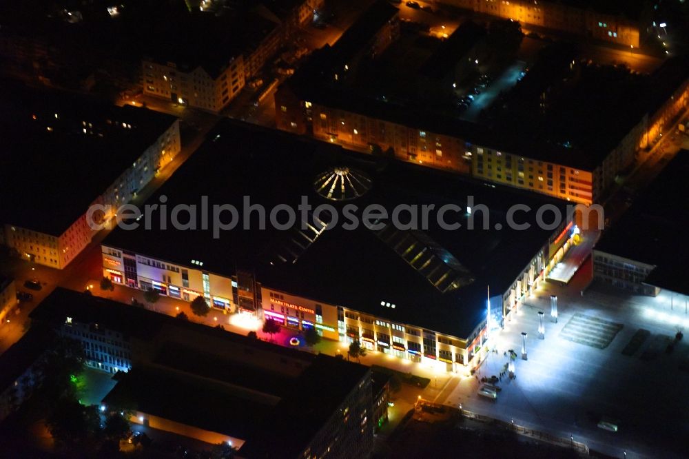 Aerial image at night Neubrandenburg - Night lighting Marketplace shopping center ECE Center in Neubrandenburg in Mecklenburg-Western Pomerania