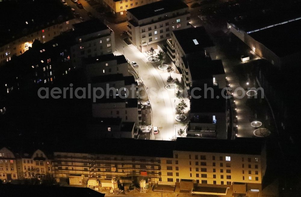 Erfurt at night from above - Night lighting residential area of a multi-family house settlement Borntalbogen in Erfurt in the state Thuringia, Germany