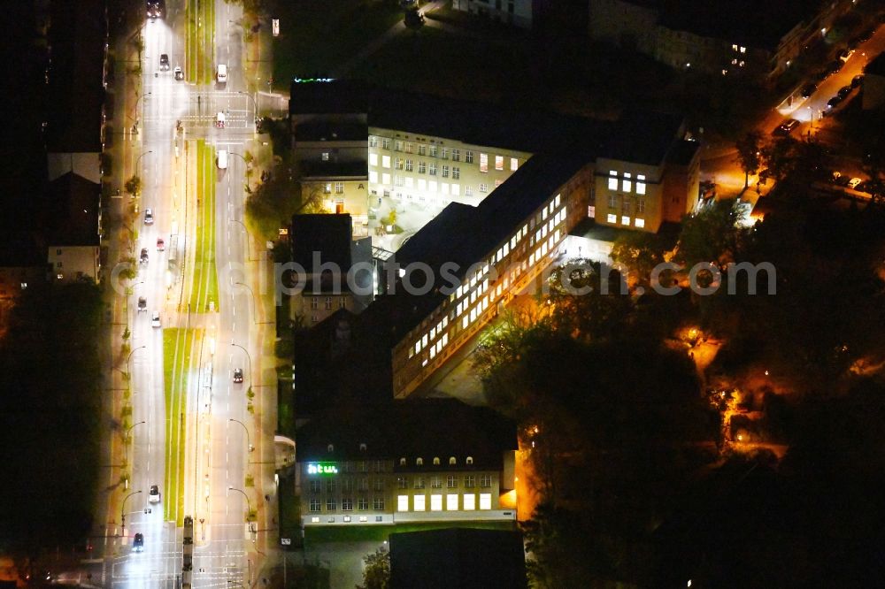 Aerial photograph at night Berlin - Night lighting residential area of a multi-family house settlement Treskow-Hoefe on Treskowallee corner Hoenower Strasse in the district Karlshorst in Berlin, Germany