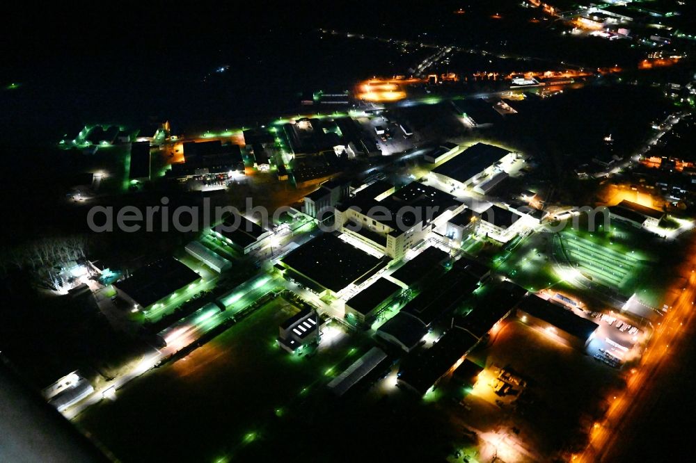 Aerial image at night Waltershausen - Night lighting buildings and production halls on the vehicle construction of Multicar site in Waltershausen in the state Thuringia, Germany