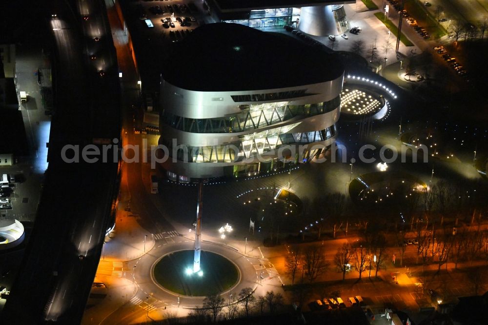 Aerial photograph at night Stuttgart - Night lighting museum building ensemble Mercedes-Benz Museum on Mercedesstrasse in the district Untertuerkheim in Stuttgart in the state Baden-Wurttemberg, Germany