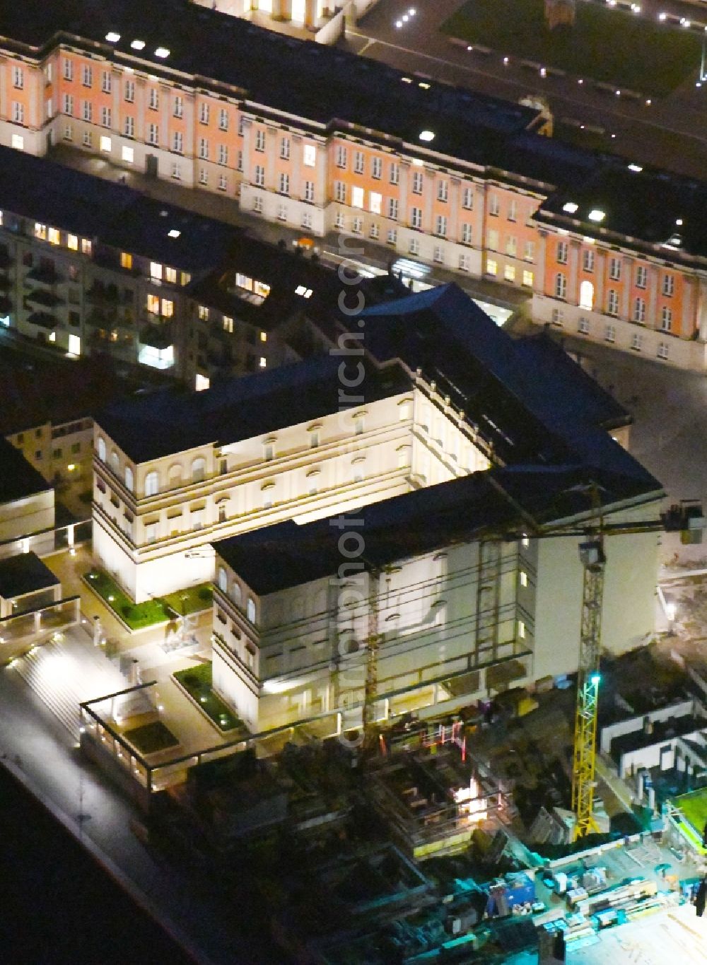 Potsdam at night from the bird perspective: Night lighting Museum building ensemble Museum Barberini on Humboldtstrasse in the district Innenstadt in Potsdam in the state Brandenburg, Germany