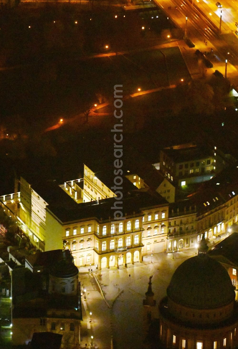 Potsdam at night from the bird perspective: Night lighting Museum building ensemble Museum Barberini on Humboldtstrasse in the district Innenstadt in Potsdam in the state Brandenburg, Germany