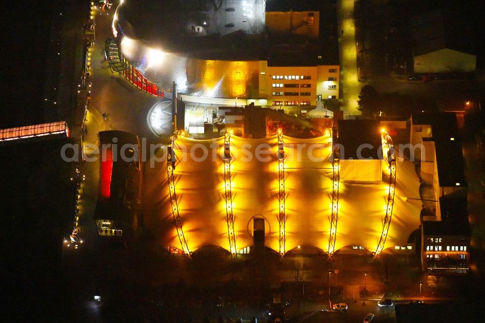 Hamburg at night from the bird perspective: Night lighting Musical Theatre, Stage entertainment on the banks of the Elbe in Hamburg Steinwerder