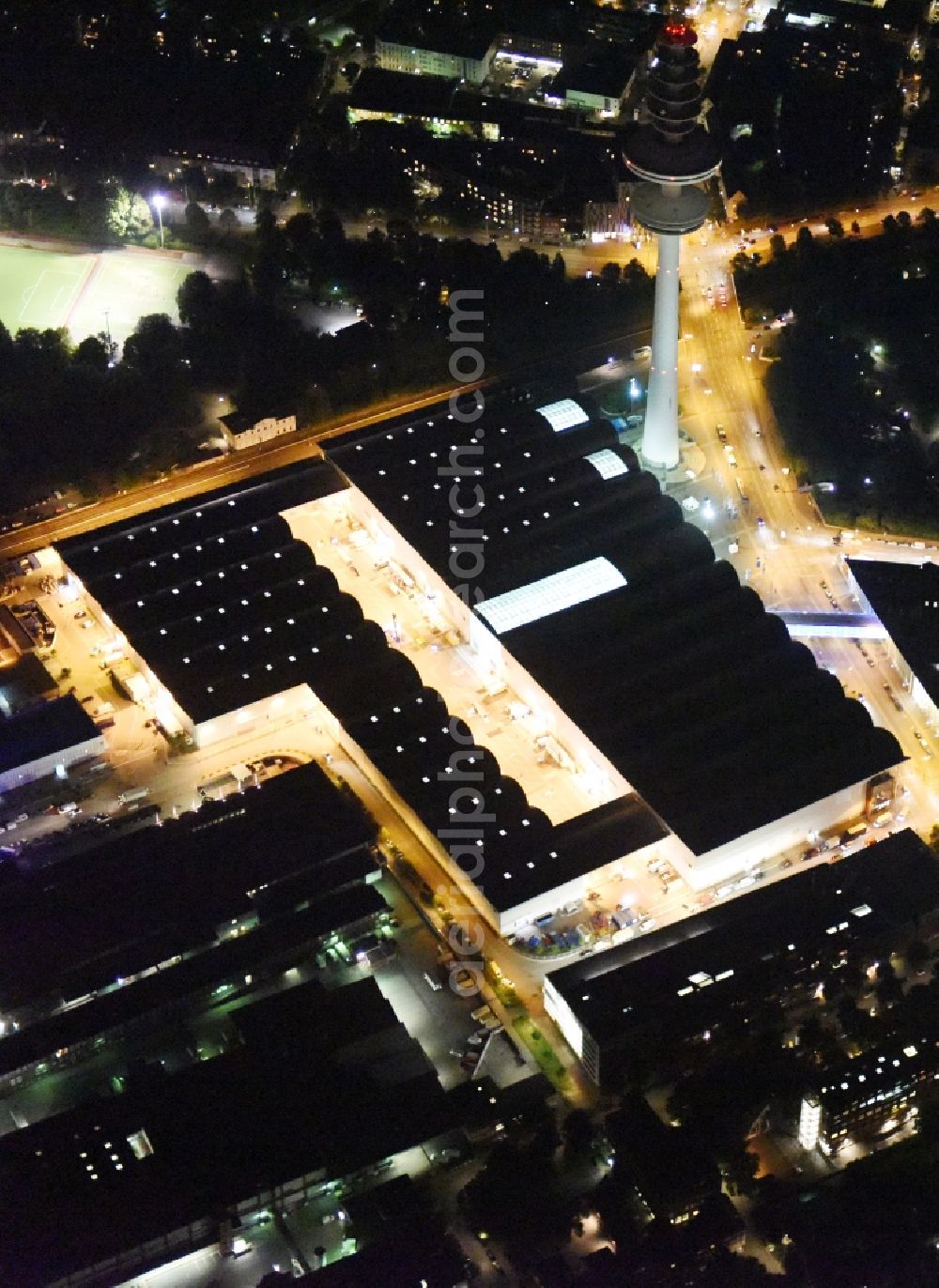 Aerial image at night Hamburg - Night view of tv- tower on Exhibition grounds and exhibition halls of the Hamburg Messe und Congress GmbH in Hamburg