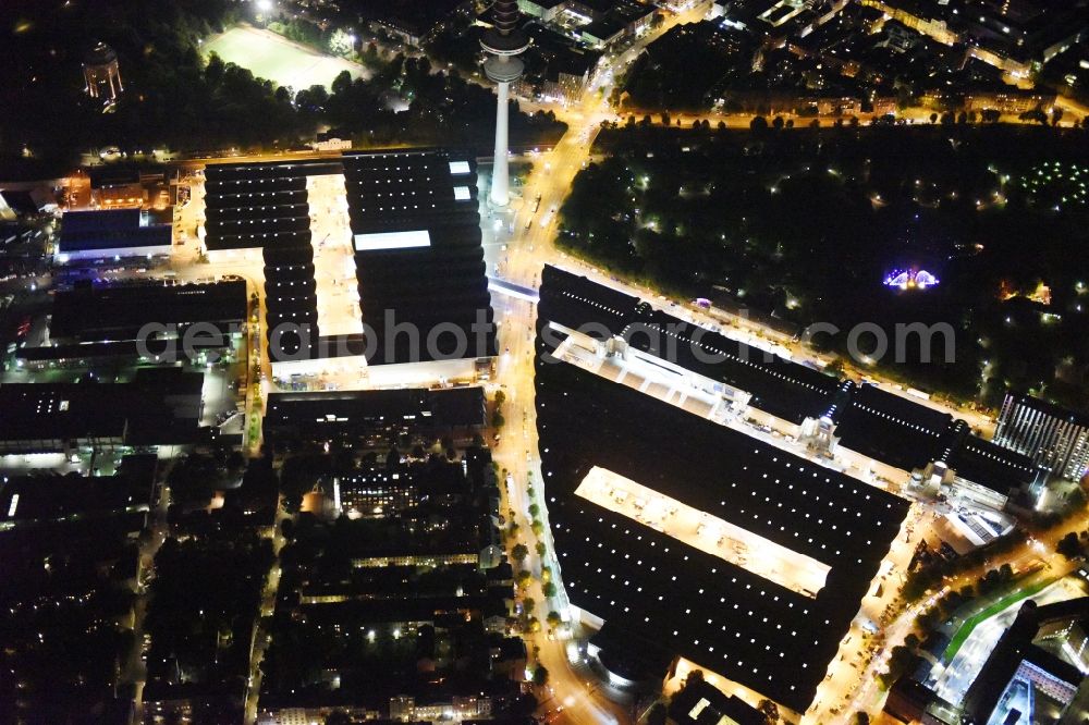 Hamburg at night from the bird perspective: Night view of tv- tower on Exhibition grounds and exhibition halls of the Hamburg Messe und Congress GmbH in Hamburg