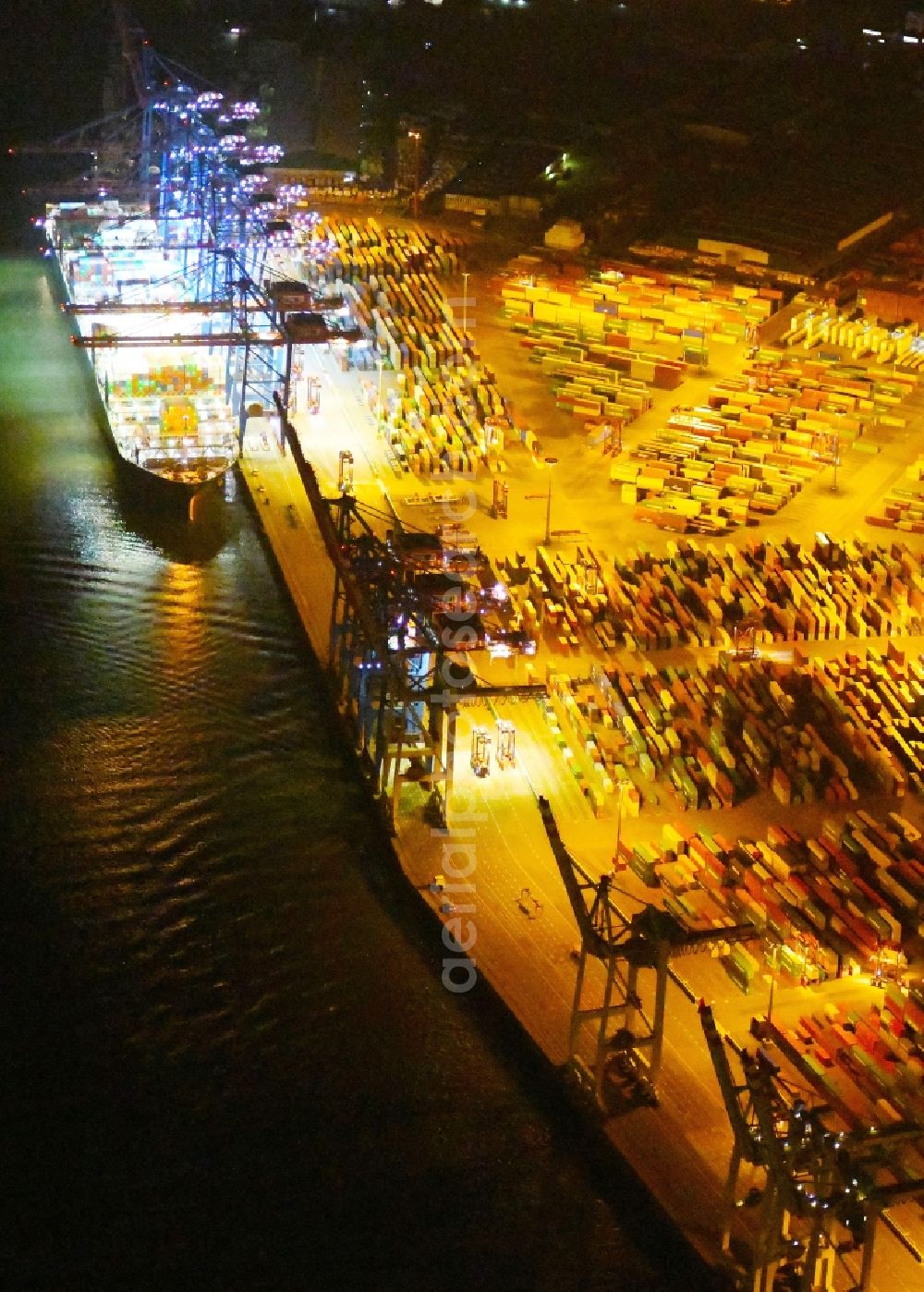 Hamburg at night from the bird perspective: Night view of Container Terminal in the port of the international port of HHLA Logistics Container Terminal Eurogate in Hamburg