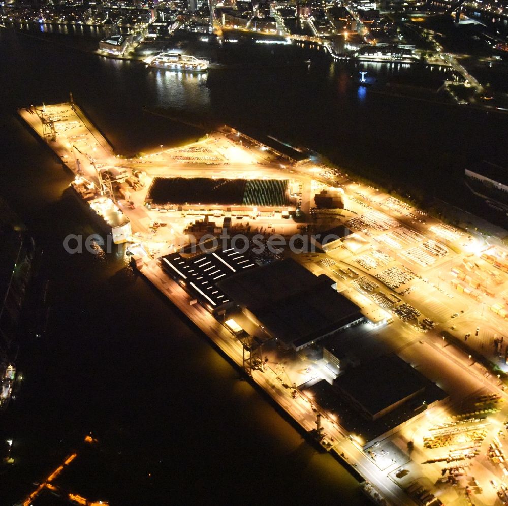 Hamburg at night from the bird perspective: Night view of Container Terminal Kleiner Graasbrook in the port of the international port of HHLA Logistics Container Terminal Eurogate in Hamburg