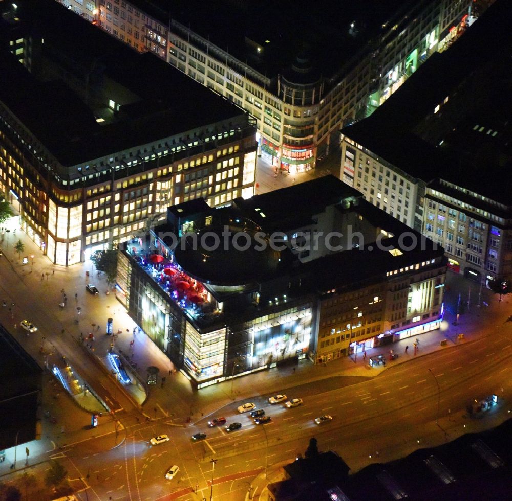 Aerial image at night Hamburg - Building of the shopping center in der Moenckebergstrasse and the corner Steintorwall in Hamburg