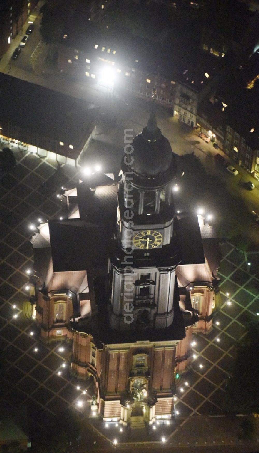 Aerial photograph at night Hamburg - Night view Church building Hauptkirche St. Michaelis on street Englische Planke in Hamburg