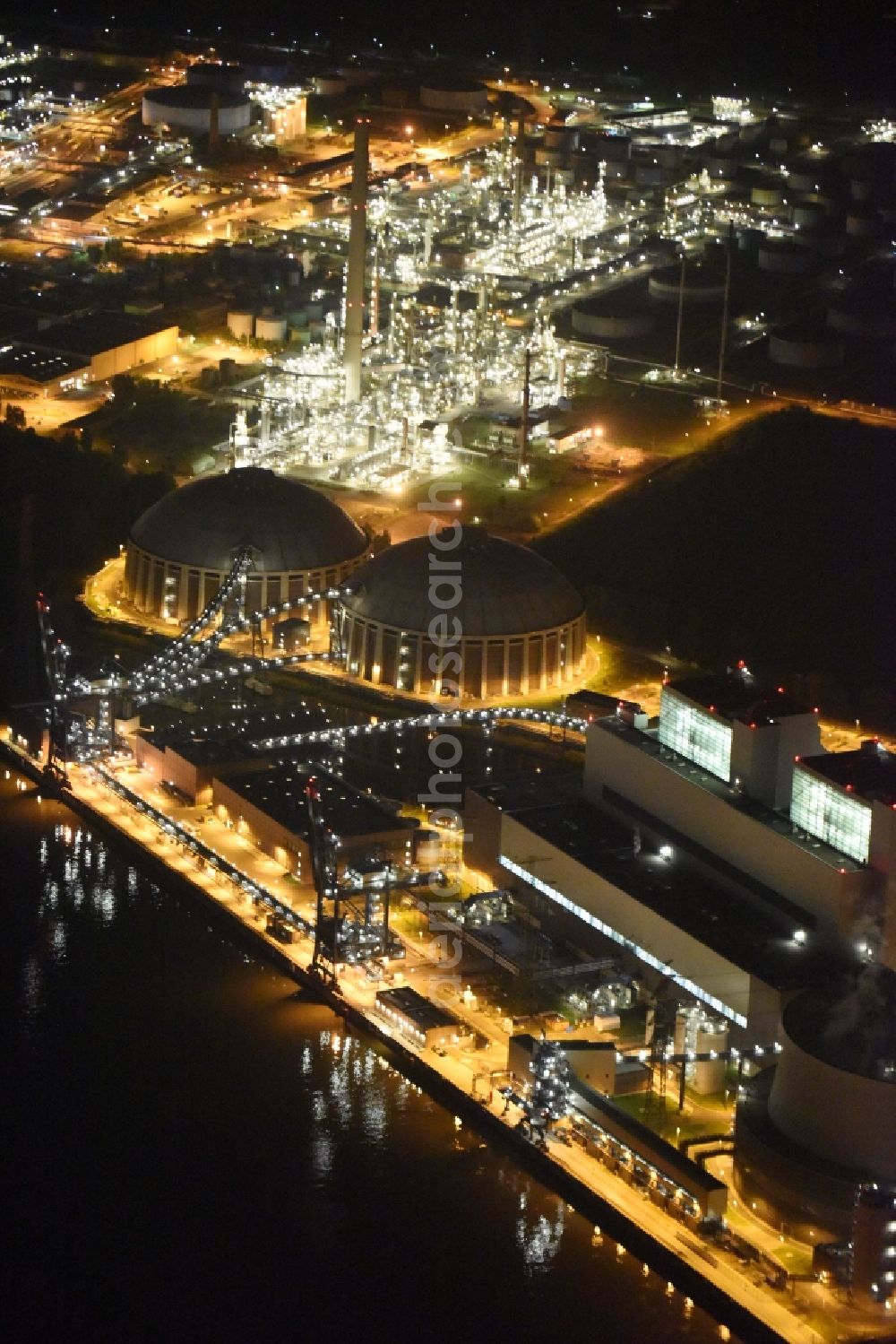 Aerial photograph at night Hamburg - Night view Coal power plants of the Vattenfall power plant Moorburg in Hamburg in Germany. The power plant with its domes, silos and technical facilities is located on the riverbank of the Suederelbe