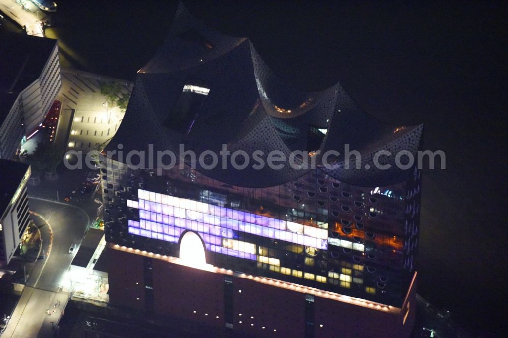 Hamburg at night from the bird perspective: Night view Concert Hall Elbphilharmonie on the place Platz der Deutschen Einheit square on the riverbank of the Elbe in Hamburg, Germany