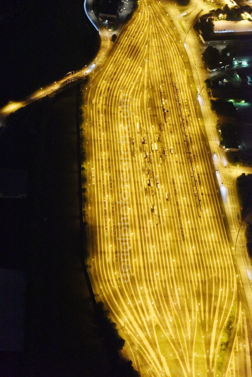 Aerial image at night Hamburg - Night view Interlocking Port Station Hamburg-South in Hamburg-Mitte - Kleiner Grasbrook. A project of the Hamburg Port Authority HPA