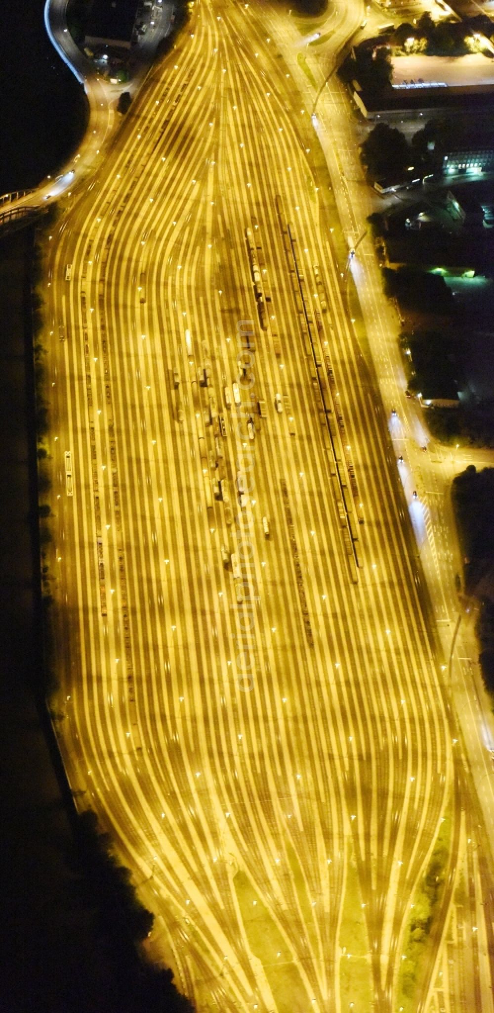 Aerial image at night Hamburg - Night view Interlocking Port Station Hamburg-South in Hamburg-Mitte - Kleiner Grasbrook. A project of the Hamburg Port Authority HPA