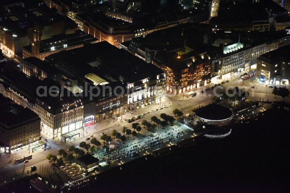 Aerial photograph at night Hamburg - Night view Riparian areas on the lake area of Binnenalster on Jungfernstieg Downtown center in Hamburg