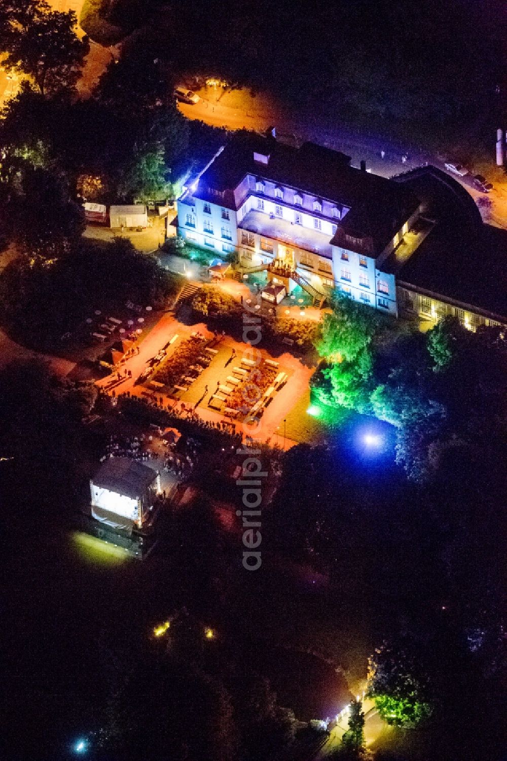 Mühlheim at night from the bird perspective: Night Aerial View of the Theater an der Ruhr in the Kurhaus in saltwater in Raffelberg park on the outskirts of Mülheim on the occasion of the action extra layer 2012