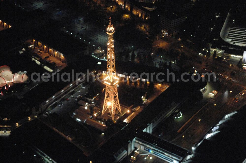 Berlin at night from the bird perspective: Nacht - Luftbildaufnahme vom Areal des Berliner Funkturmes am Messegelände in Charlottenburg.