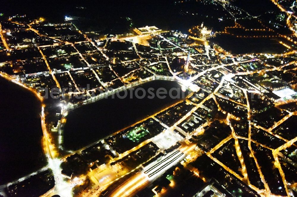 Aerial photograph at night Schwerin - Night view riparian areas on the lake area of Pfaffenteich in Schwerin in the state Mecklenburg - Western Pomerania