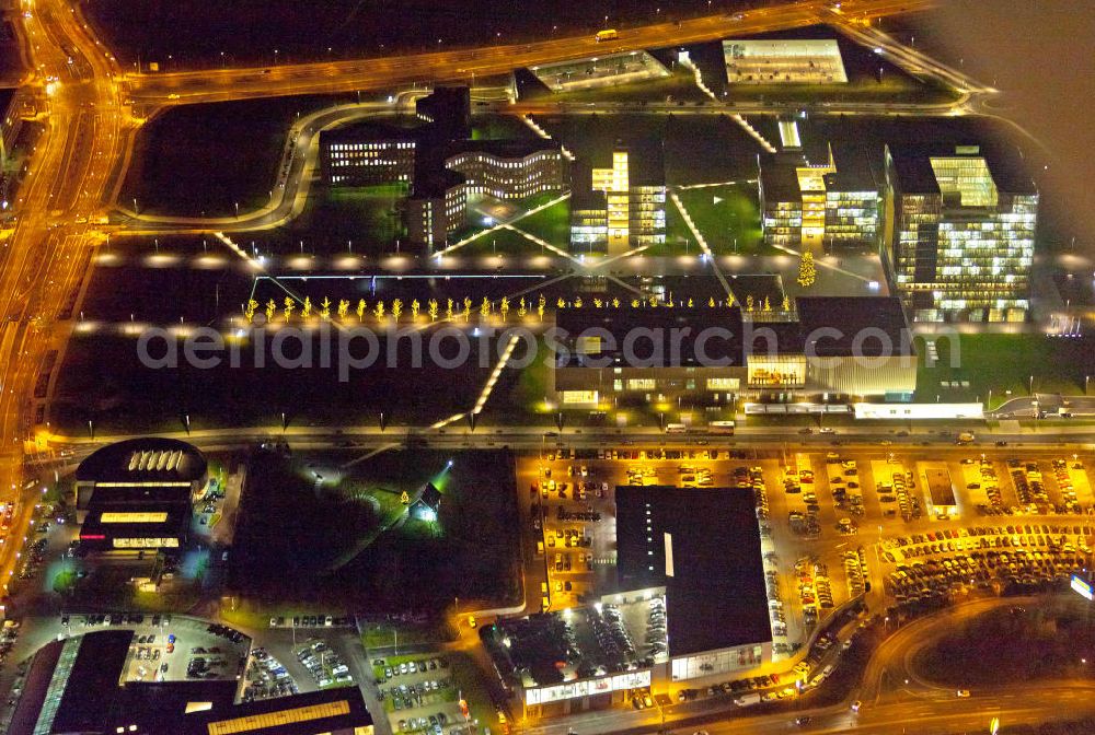 Essen at night from above - Nachtaufnahme vom Areal des ThyssenKrupp Hauptquartier als Kern des Krupp-Gürtels in Essen. Im Hintergrund die Stadtansicht vom Stadtzentrum der Rhurmetropole. Auf dem zwischen 1945 und 2007 größtenteils brachliegenden Gelände der ehemaligen Kruppschen Gussstahlfabrik, die im Zweiten Weltkrieg teils zerstört, die Reste später demontiert und nicht wieder aufgebaut wurden, ist das Hauptquartier der ThyssenKrupp AG (Krupp und Thyssen fusionierten 1999) am 17. Juni 2010 offiziell eröffnet worden. The Thyssen House in the newly established ensemble of ThyssenKrupp's headquarters as the core of the Krupp Belt in Essen.