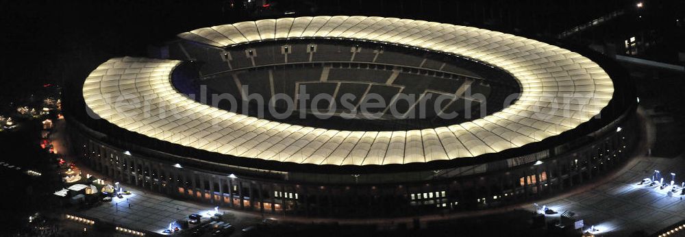 Aerial photograph at night Berlin - Nachtaufnahme des Berliner Olympiastadions. Das Stadion wurde von 1934 bis 1936 anlässlich der Olympischen Sommerspiele 1936 mit einem Fassungsvermögen von 100.000 Zuschauern nach Plänen des Architekten Werner March erbaut. View of the Berlin Olympic stadium at night.