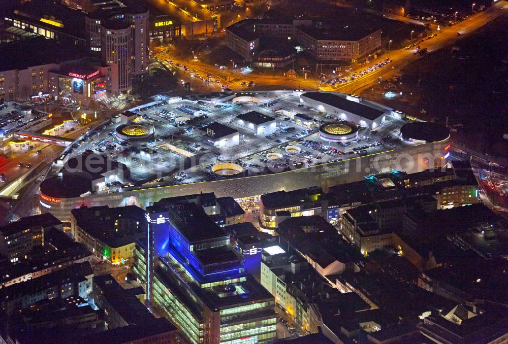 Aerial image at night Essen - Nachtaufnahme Einkaufszentrum Limbecker Platz in Essen. Das Essener Shoppingcenter ist ein Projekt der ECE Projektmanagement GmbH & Co. KG. Night Scene Limbeckerplatz shopping center in Essen.