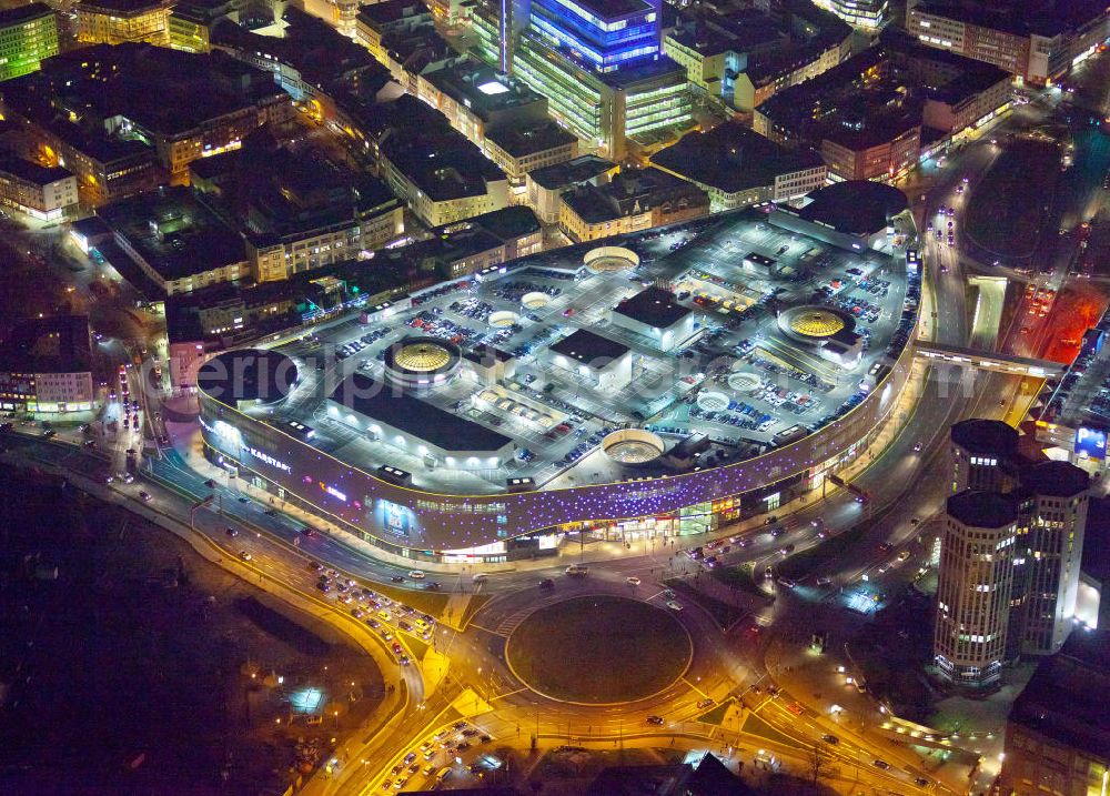 Essen at night from the bird perspective: Nachtaufnahme Einkaufszentrum Limbecker Platz in Essen. Das Essener Shoppingcenter ist ein Projekt der ECE Projektmanagement GmbH & Co. KG. Night Scene Limbeckerplatz shopping center in Essen.