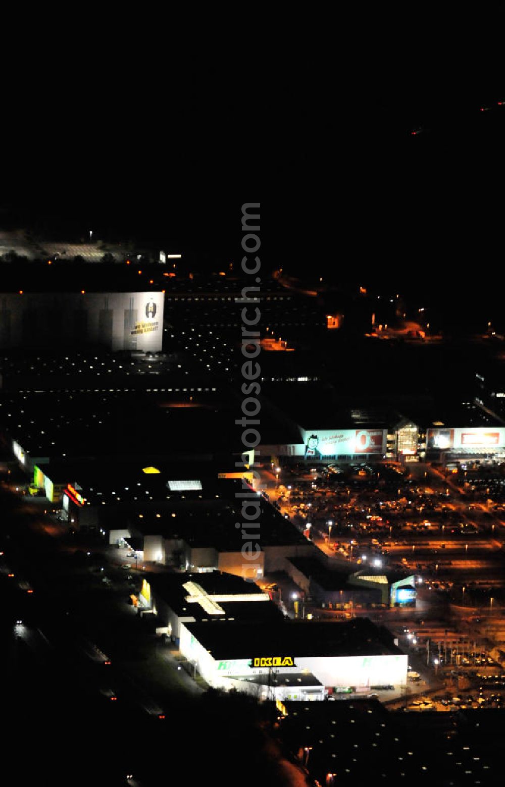 Waltersdorf at night from above - Nachtaufnahme vom Gewerbegebiet Berlin Waltersdorf bei Schönefeld. Hier findet man unter an derem Ikea und Möbel Höffner. Night shot of the business park Berlin Waltersdorf close to Schoenefeld. There you can find Ikea and Moebel Hoeffner.