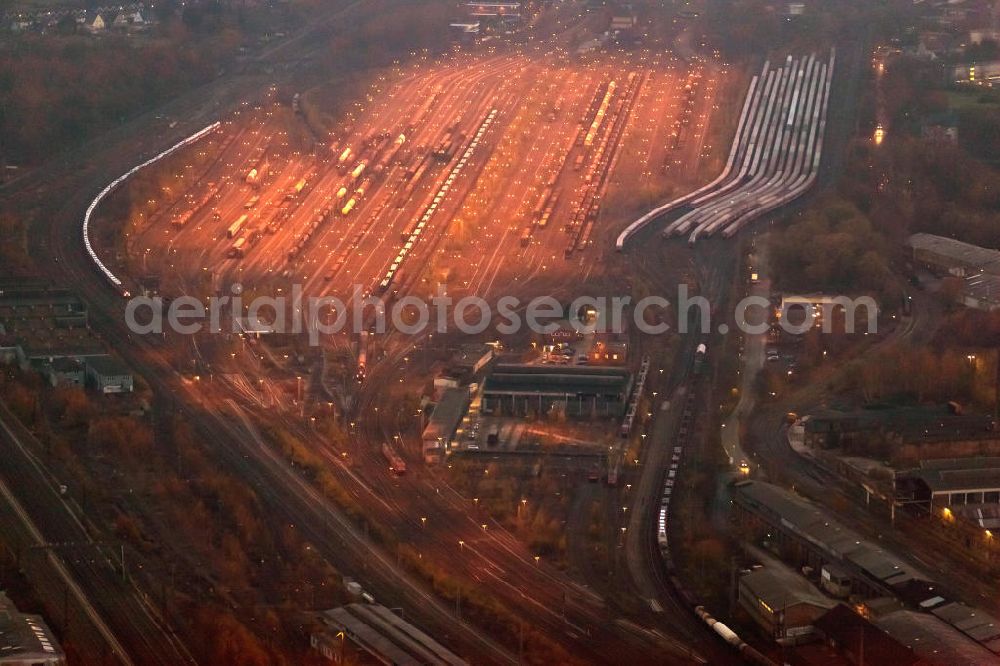 Hamm at night from above - Night photograph of the railroad shunting yard and the Drahtindustrie - WDI in Hamm in North Rhine-Westphalia