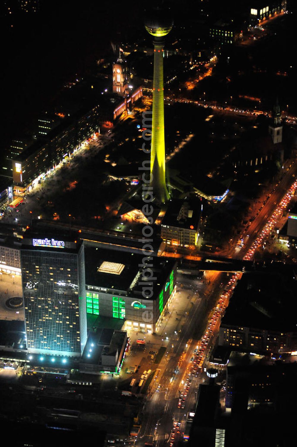 Aerial photograph at night Berlin - Nachtaufnahme: Park Inn Hotel, Kaufhaus Galeria Kaufhof, Bahnhof und Berliner Fernsehturm am Alexanderplatz mit Beleuchtung anläßlich des Festival of Lights. Night Shot: View of the Hotel, Shipping Mall and the Berlin TV Tower at the Alexanderplatz with illumination at the Festival of Lights.