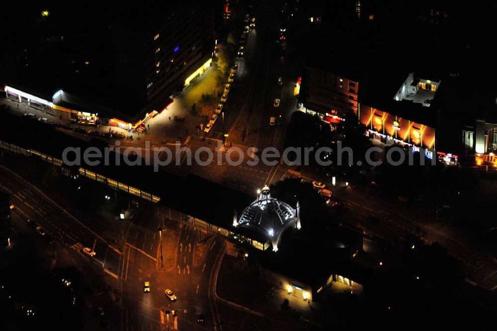 Berlin at night from above - Nachtaufnahme: Nollendorfplatz in Berlin-Schöneberg mit dem Hochbahnhof der U-Bahn-Linie 2. Hier treffen sich die Einemstraße, die Maaßenstraße, die Kleiststraße und die Bülowstraße. Zu sehen auch das Gebäude der Ü-30-Party der media.one GmbH. Night shot: The square Nollendorfplatz with the station of the overhead railway.